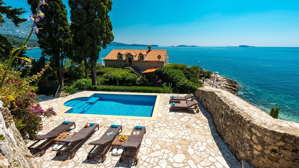 Mlini Villa | Dubrovnik's exclusive 16th century seaside villa with swimming pool