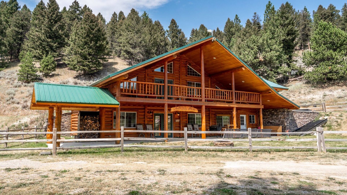 Broadwater County House | Duck Creek Ranch - Privacy in a Custom Log Home on 400 Acres!