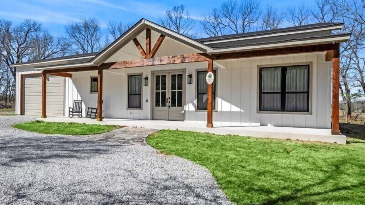 Afton House | Duck Creek Wilderness Retreat w/Hot tub, Unbeatable Rates!
