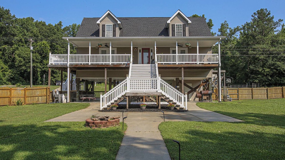 Winnsboro House | DuckedAway.Dreamy Lakefront Escape on Dutchman Creek!