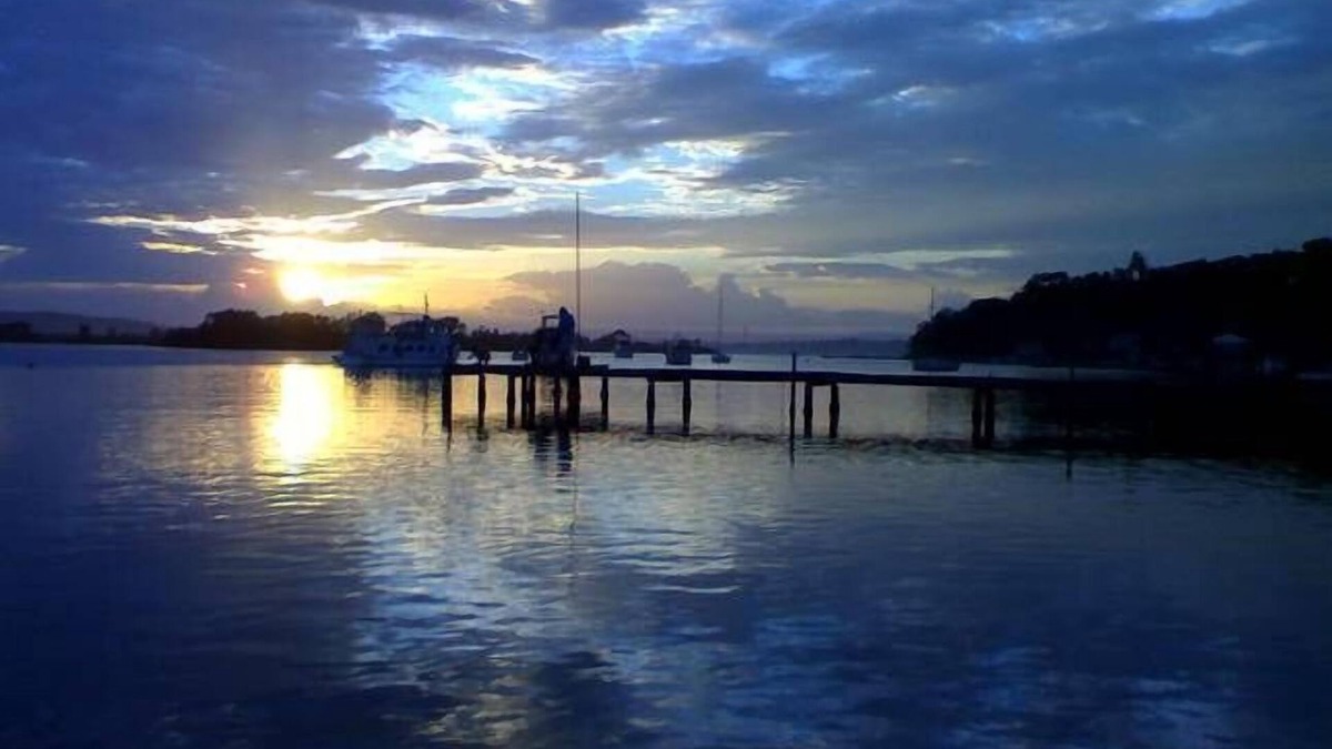 Marks Point Cottage | Ducks Bungalow- Lake Macquarie