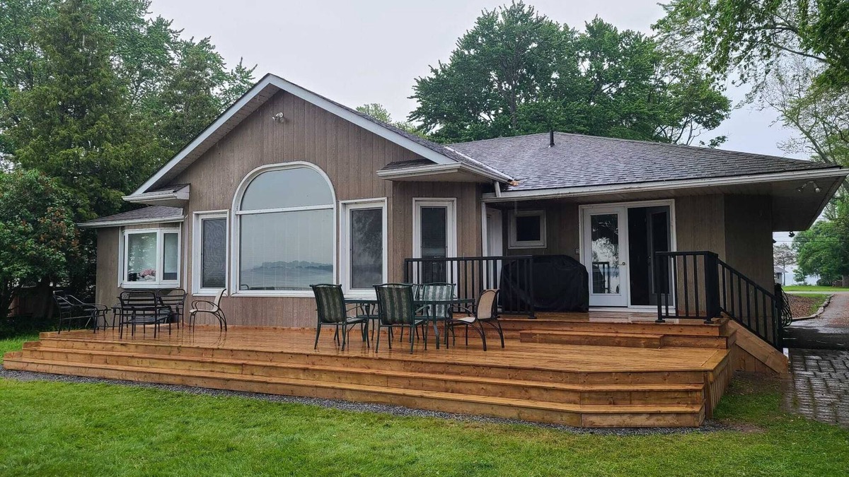 Duclos Point Cottage | Duclos Point Lakefront Private Property w Breathtaking Sunsets