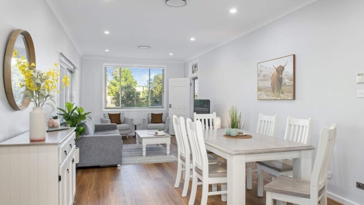 Cessnock House | Ducted aircon, WIFI, mountain views, perfect wedding accommodation with SPA!