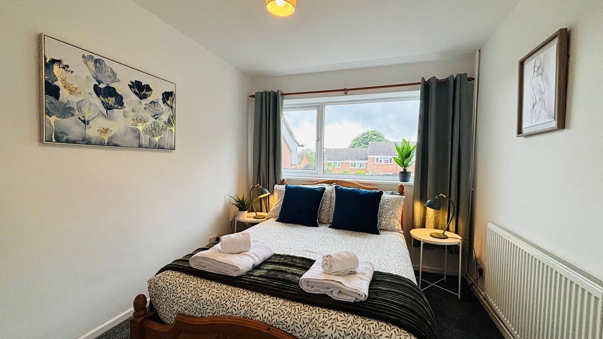 Dudley Apartment | Dudley Apartment with Parking
