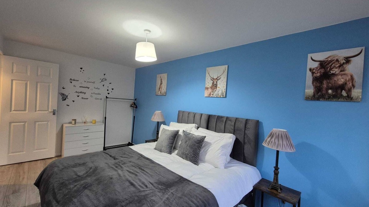 Dudley Apartment | Dudley Getaway|Close to Zoo|Castle & Free Parking