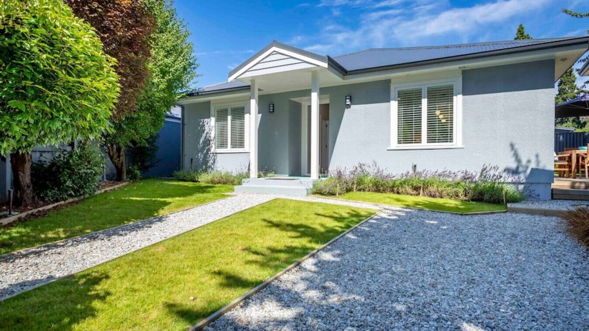 Arrowtown Cottage | Duff's Cottage-fabulous location-comfort +style