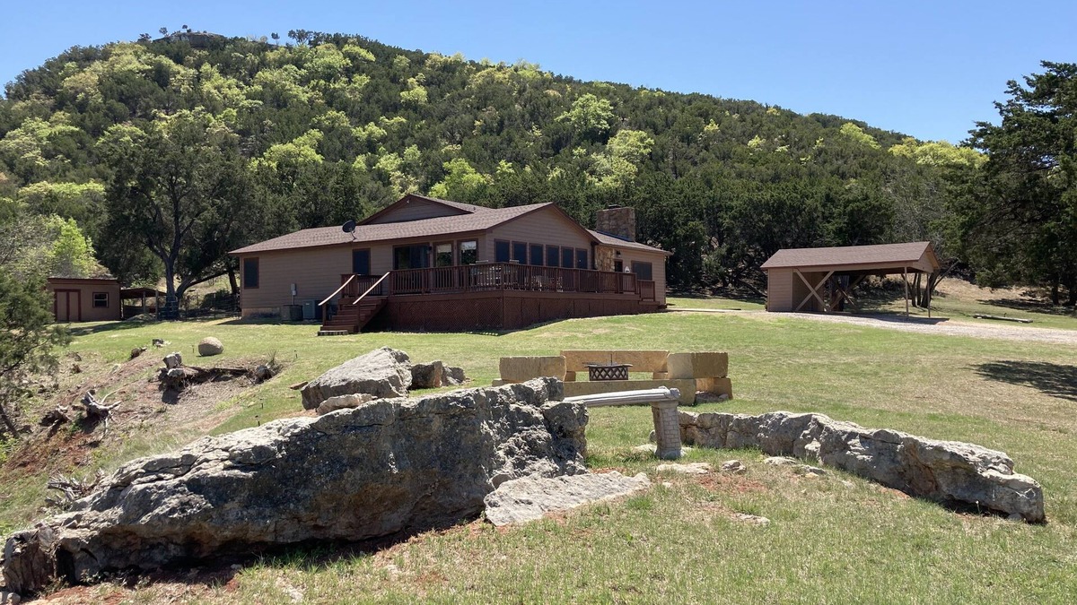 Buffalo Gap House | Dug Out Hideaway