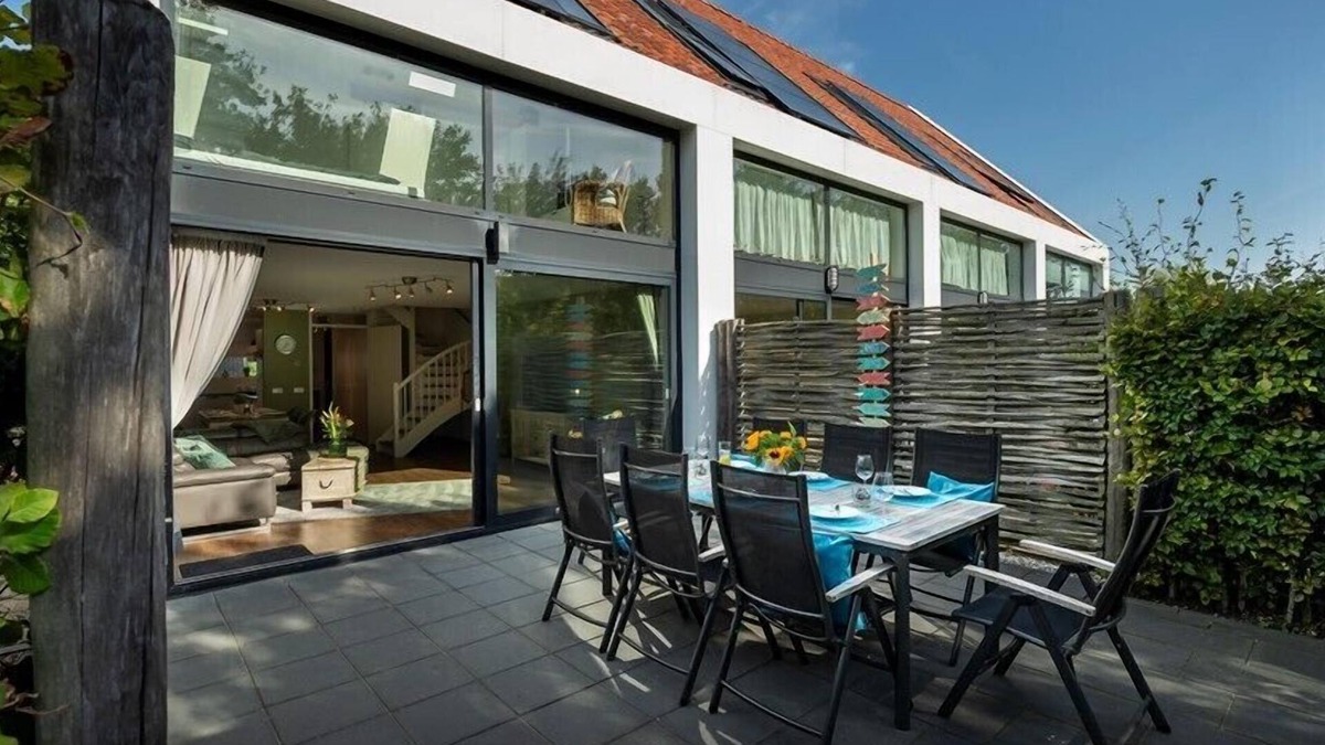 Renesse Villa | Duinhuis 18 modern holiday villa right at the North Sea dunes