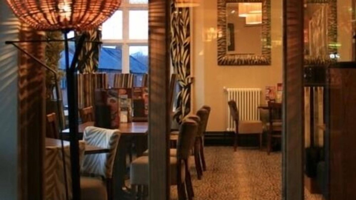 Edwinstowe Hotel | Dukeries Lodge Hotel