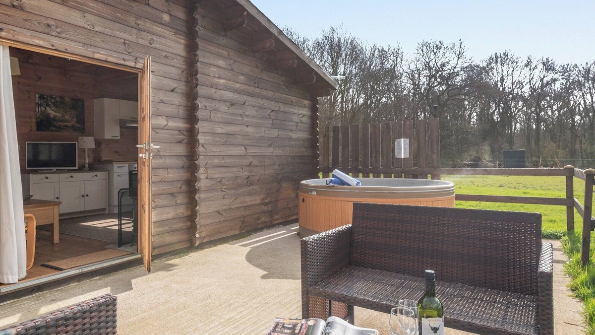 Kneesall Cottage | Dukes Wood - UKC2193