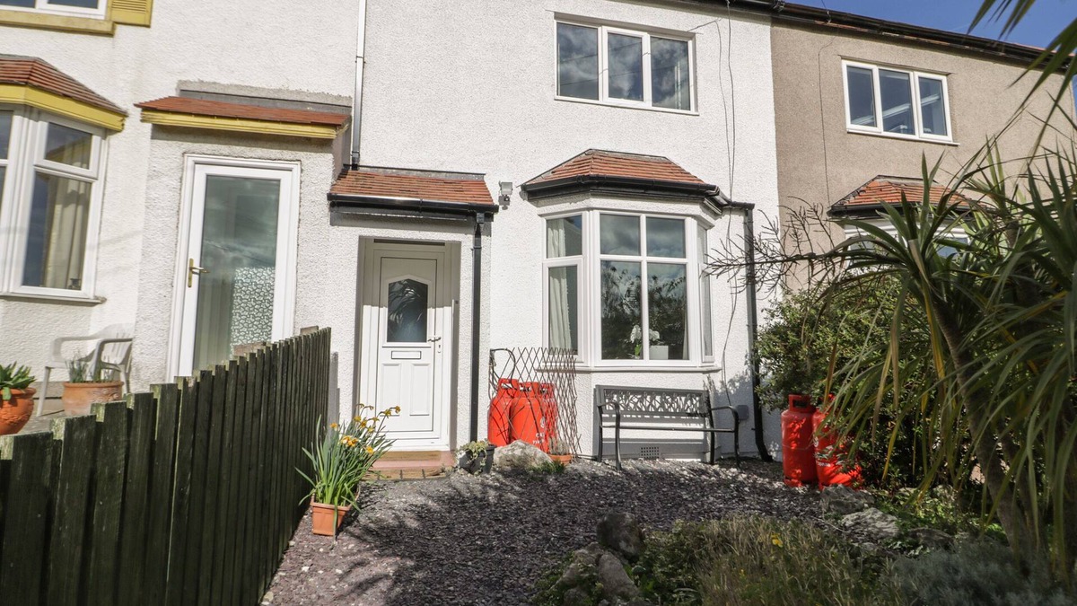 Llandudno Junction Cottage | DULAS, pet friendly, character holiday cottage in Llandudno Junction