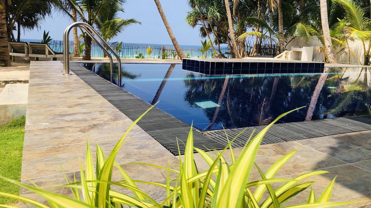 Hikkaduwa Villa | Duma Beach House Right On The Beach With Private pool
