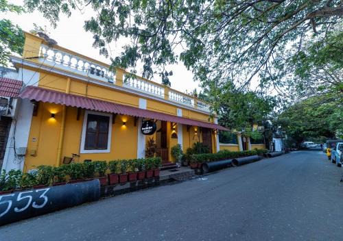 White Town House | Dumas Guest House