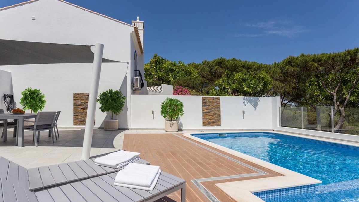 Vale do Garrao Villa | Dunas Design Villa: private heated pool, Fibre, golf discounts, walk to beach