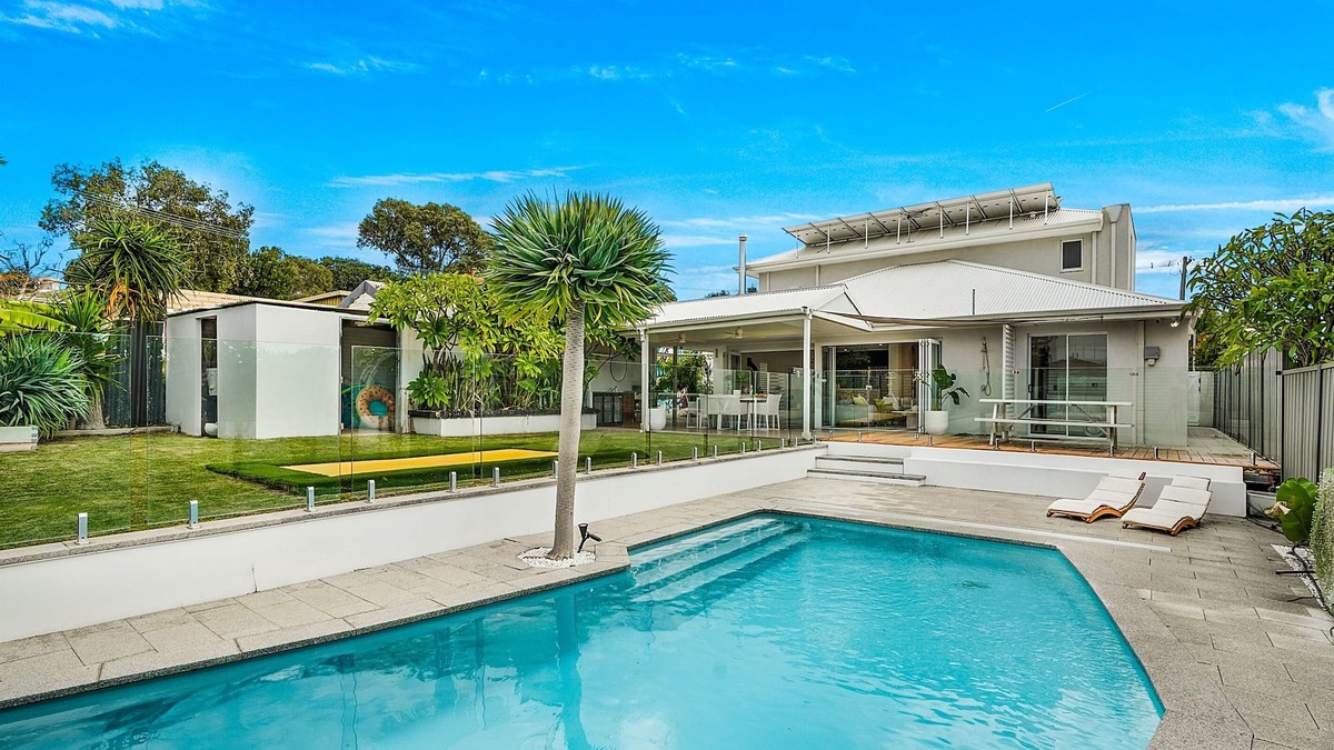 Duncraig House | Duncraig Dream with Pool and Alfresco BBQ