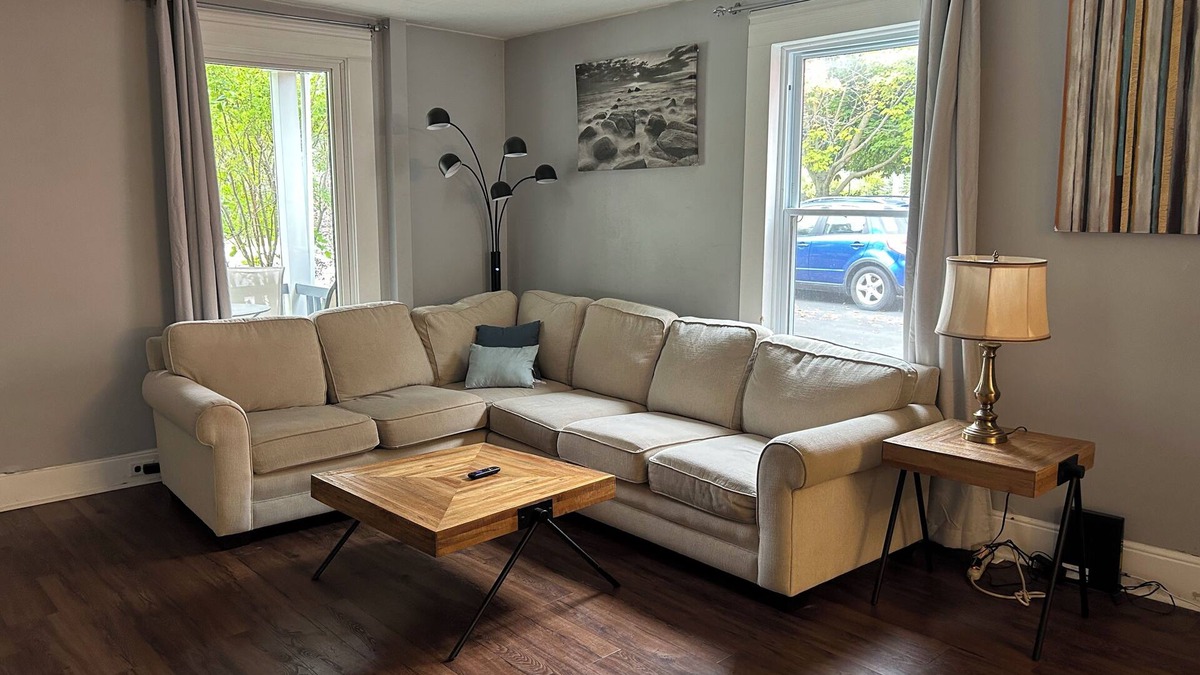 Napanee House | Dundas street home