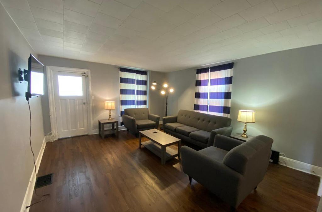 Napanee Apartment | Dundas Street house