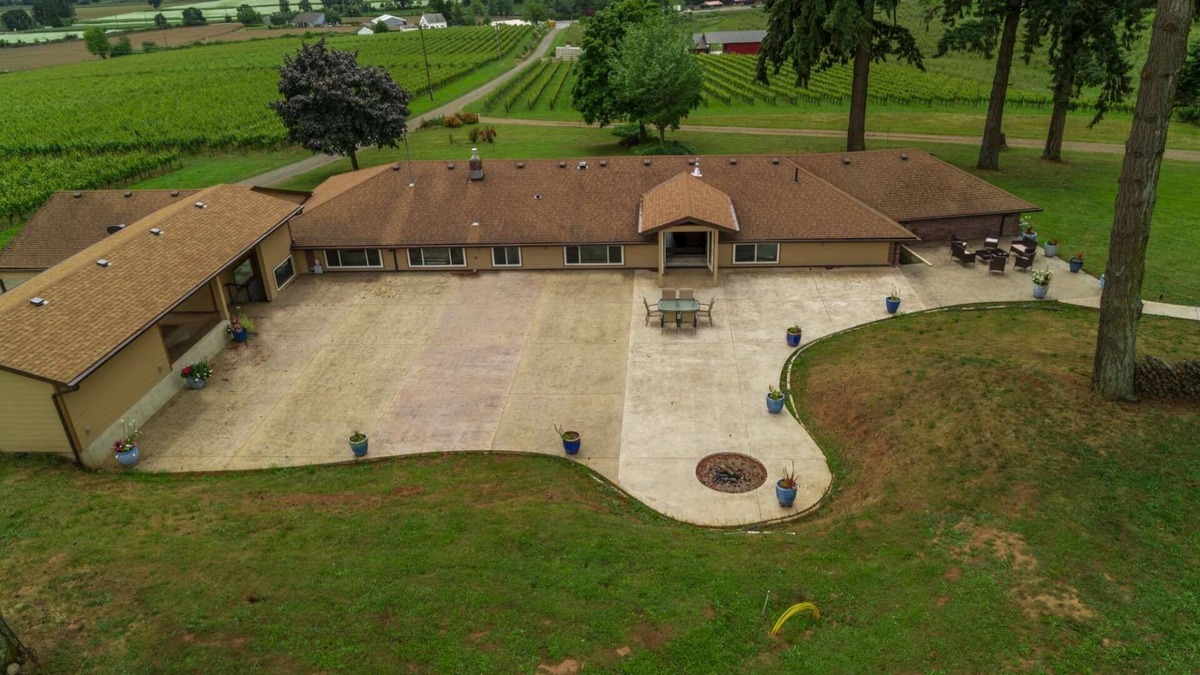Dayton House | Dundee Wine Country Estate, Single Lvl, Huge Patio, Vineyard Views, Free Tastings, Foosball, FirePit