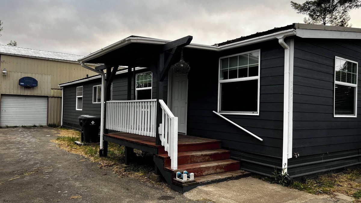 Lakeside House | DUNE ACCESS Cozy and Charming 2bdrm Home in Lakeside