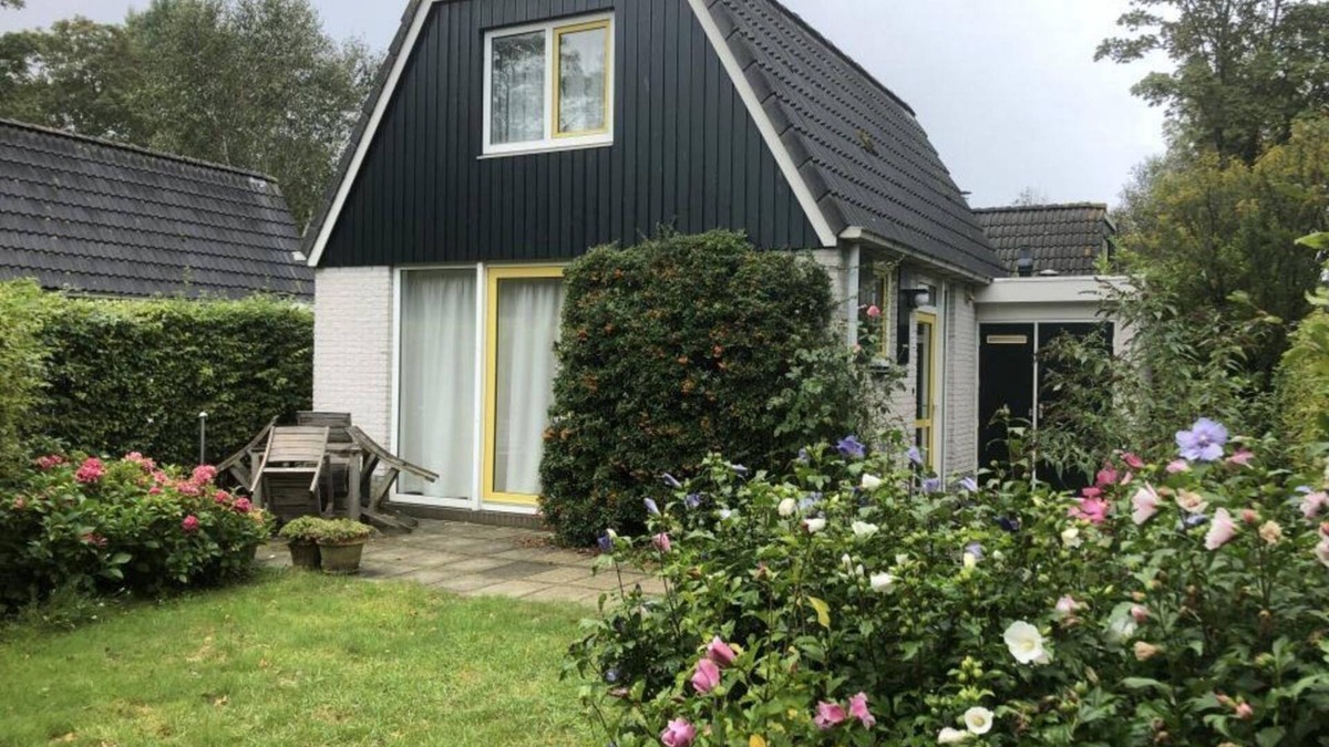 Egmond-Binnen House | Dune Bungalow directly against the dunes for 4 persons