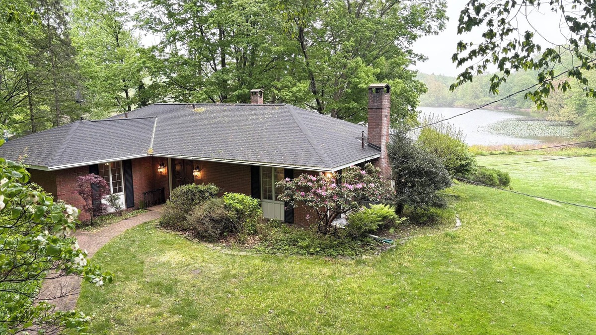 Holland Cottage | Dune Cottage on lake between Saugatuck & Holland!