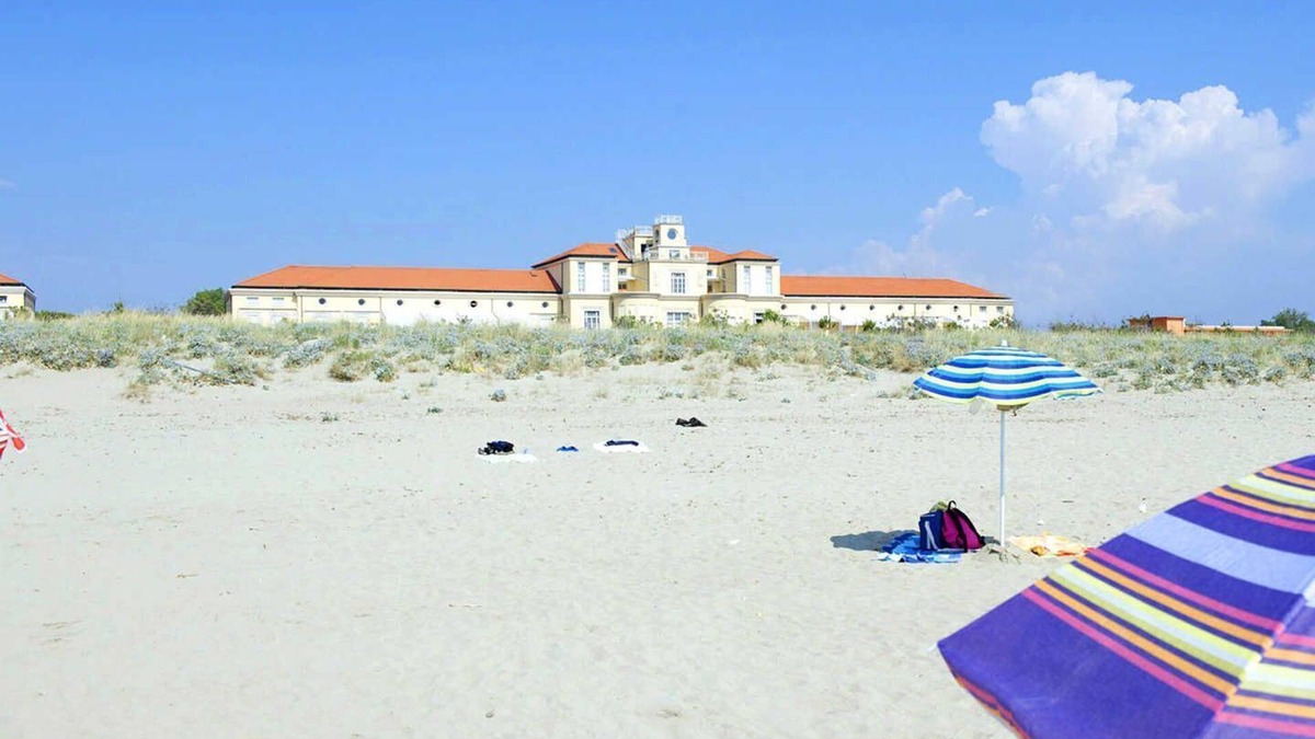 Calambrone Apartment | Dune residence Regina-Elena, private beach access, sea view - vacation apartment with