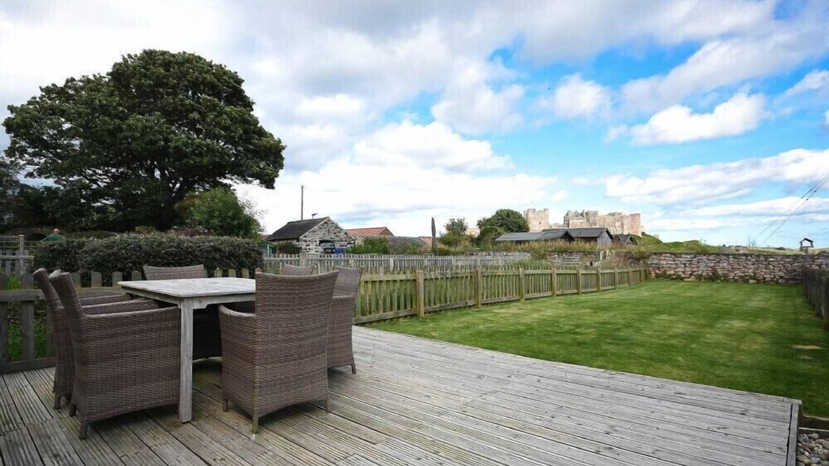 Bamburgh Cottage | DUNFORD COTTAGE, pet friendly, country holiday cottage in Bamburgh