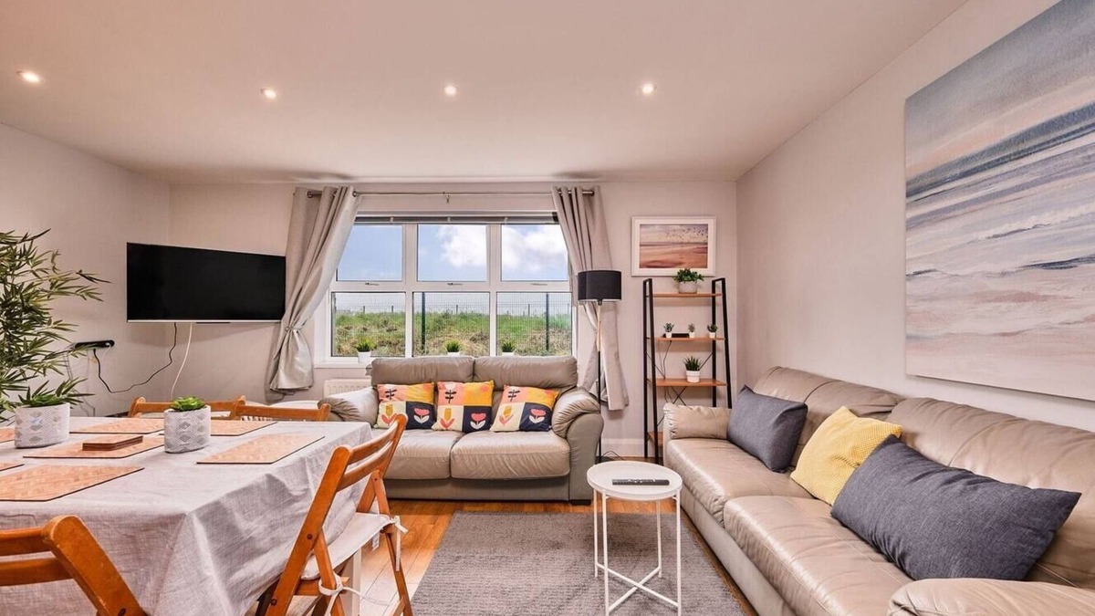 Portrush Apartment | Dunluce Park 4 ~ Stunning and Spacious Coastal Gem!