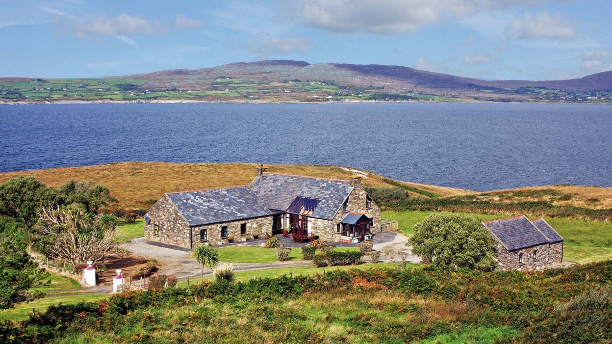 Goleen Other | Dunmanus House - Five Bedroom House, Sleeps 16