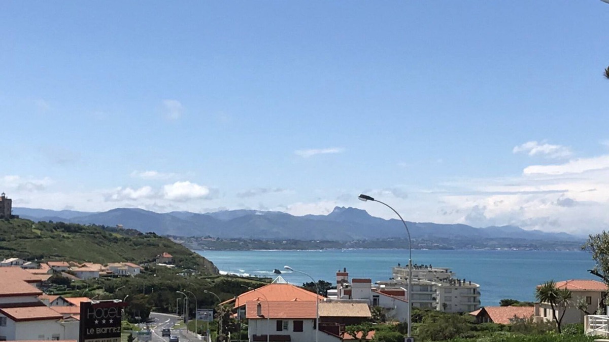 Biarritz Apartment | Duplex 200m beach/golf with private garden and parking (4-5 pers)