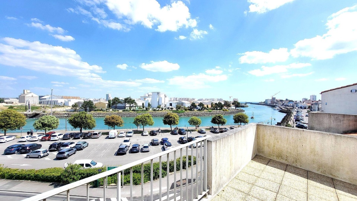 Les Sables d'Olonne Apartment | Duplex 3-Room Apt - Terrace - Private Parking - Les Sables-d'Olonne