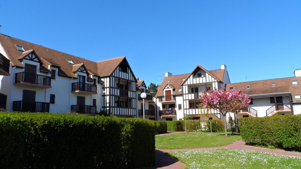Le Home Apartment | Duplex 3-Room Apartment Near Beach in Cabourg - Sleeps 6, Parking Included