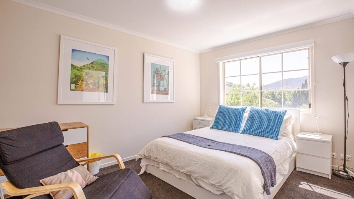Turner Apartment | Duplex 3B2B apt in Braddon close to CITY Free WIFI two Parking spots