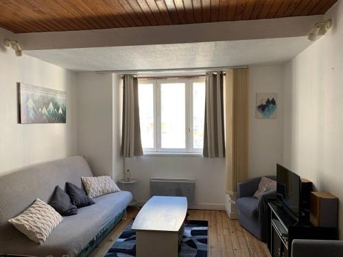 Cauterets Apartment | Duplex 8 pers hyper-centre Cauterets avec WiFi & parking sécurisé - FR-1-812-68
