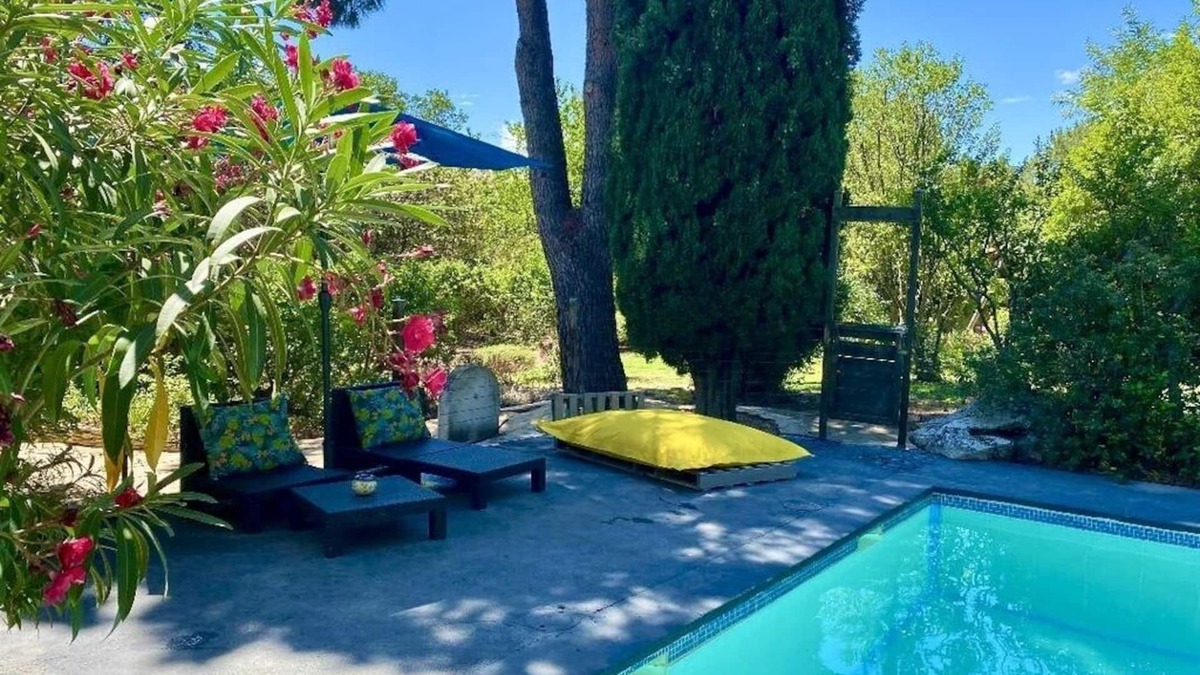 Saint Michel d'Euzet Other | Duplex and guest rooms in superb Provencal estate, garden, swimming pool.