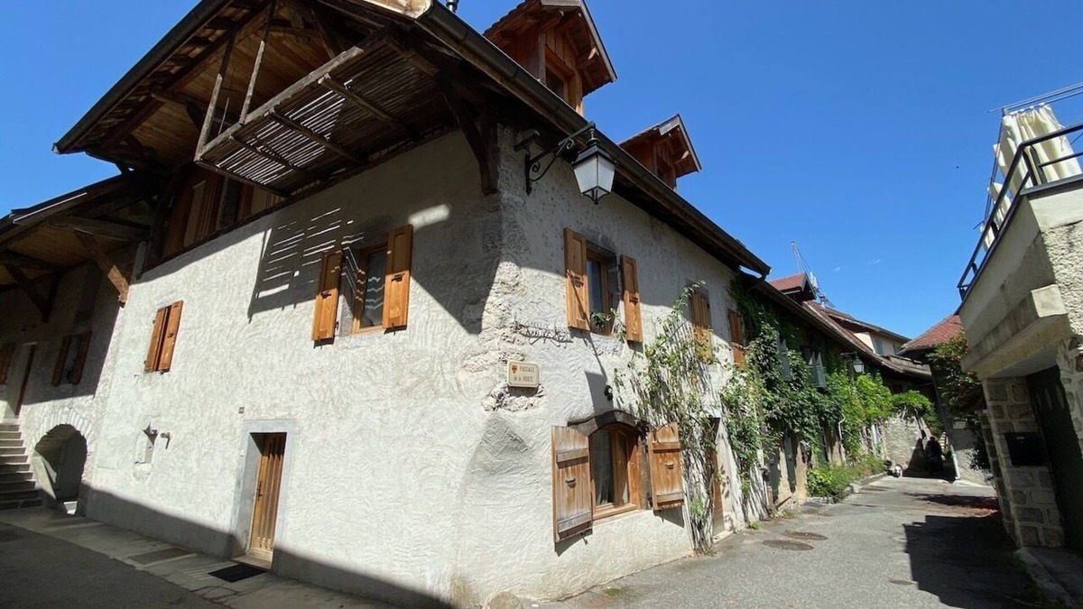 Duingt Apartment | Duplex apartment 120m from Lake Annecy, in the heart of the medieval village of Duingt