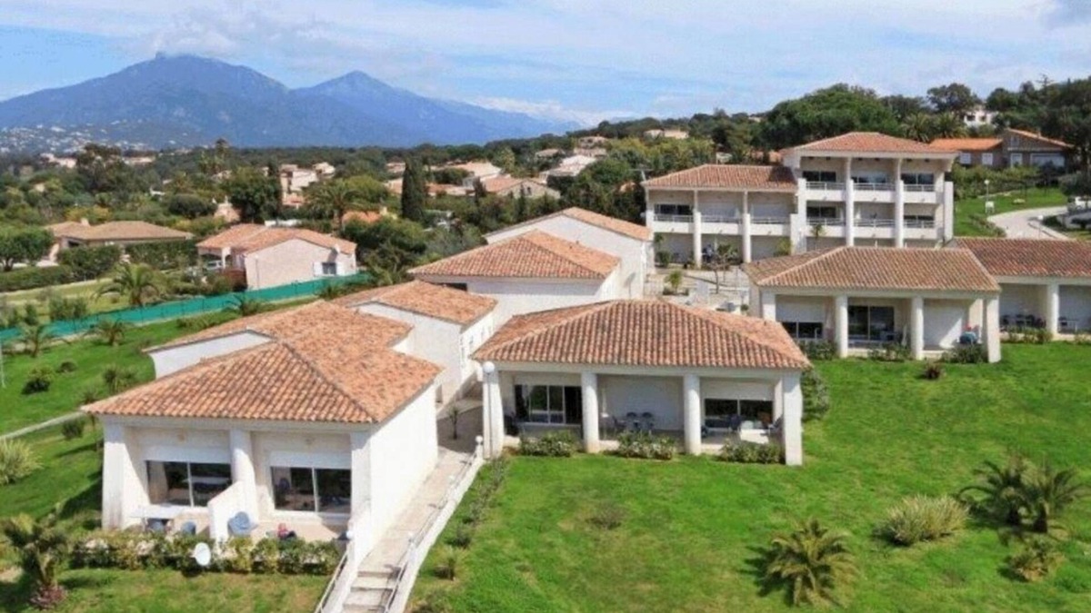 Grosseto-Prugna Apartment | Duplex apartment 4 pers, 5 mn walk from beach & shops, PORTICCIO center