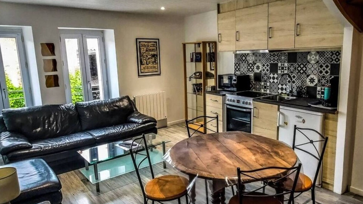 Clisson Apartment | Duplex apartment in charming neighborhood close to downtown and all amenities, pets allowed