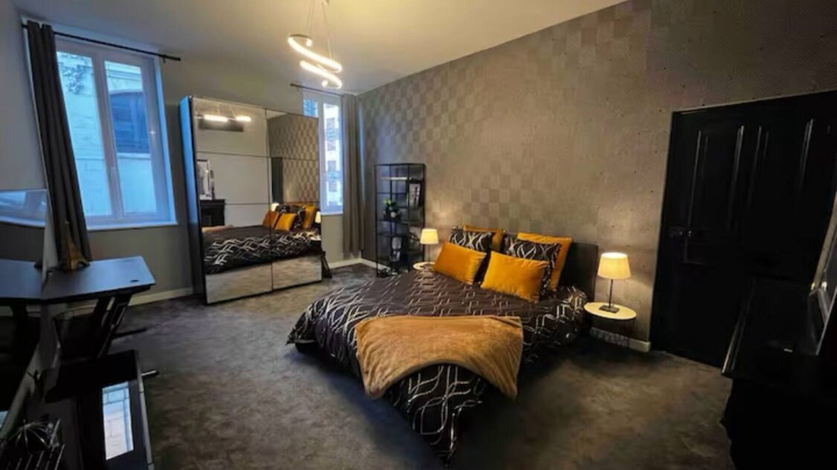 Moulins Apartment | Duplex apartment in the heart of town