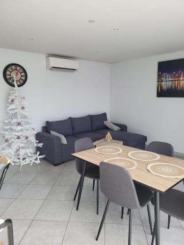 Chassieu Apartment | Duplex avec Parking