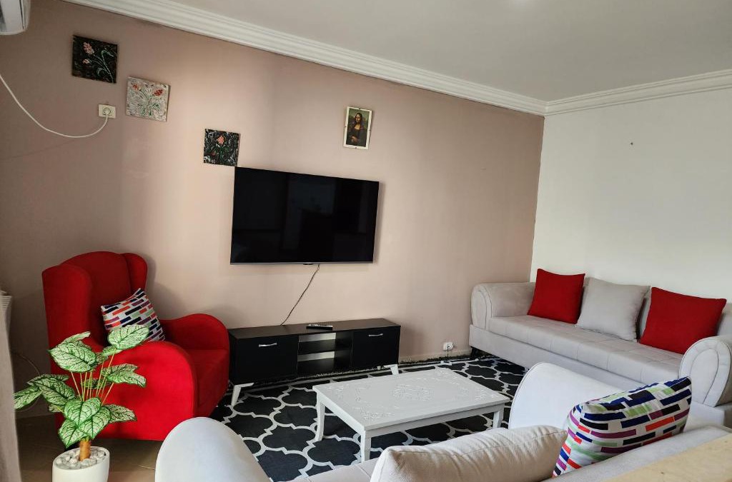 La Marsa Apartment | Duplex bien equipe securise avec jardin et veranda