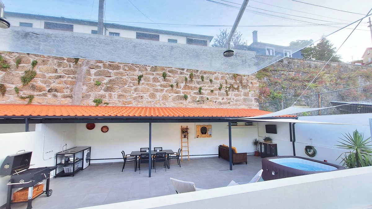 Covilha Apartment | Duplex com Jacuzzi, Terraço, & Bbq. Vista Serra