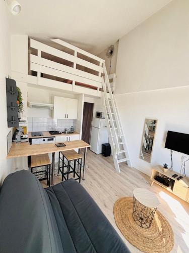 Saint-Jean-de-Monts Apartment | Duplex cosy neuf - wifi - balcon - en bordure de forêt de pins - proche plage