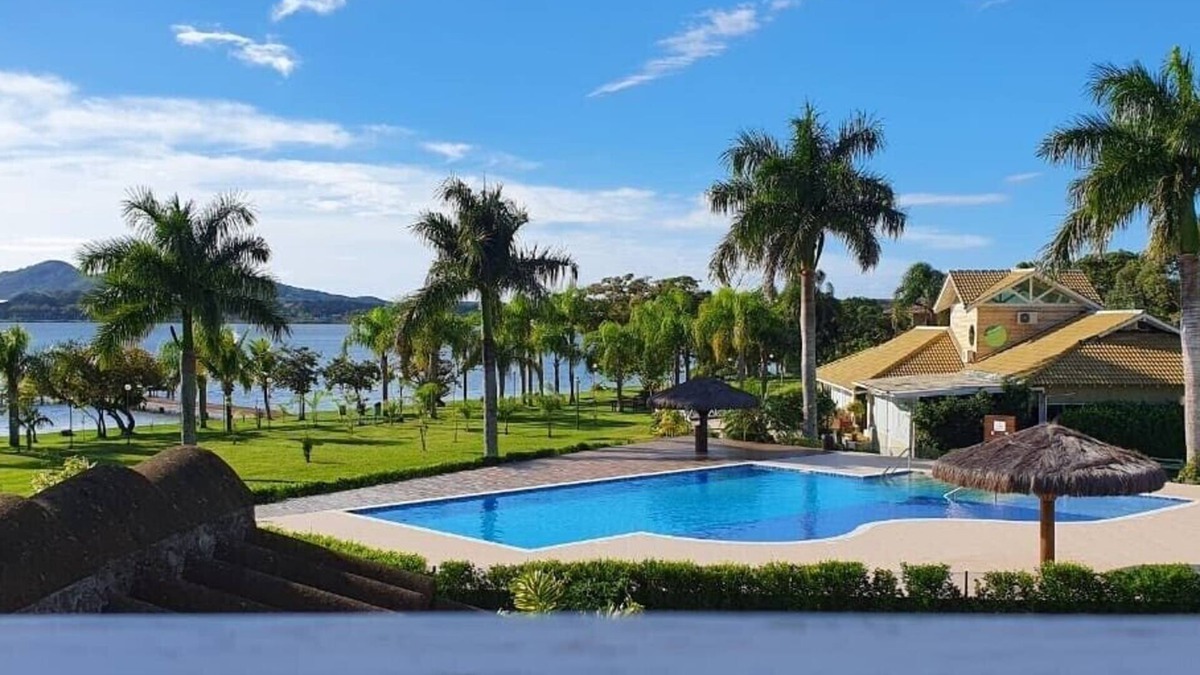 Porto da Lagoa Apartment | Duplex facing Lagoa Conceição and Resort structure in a closed condominium