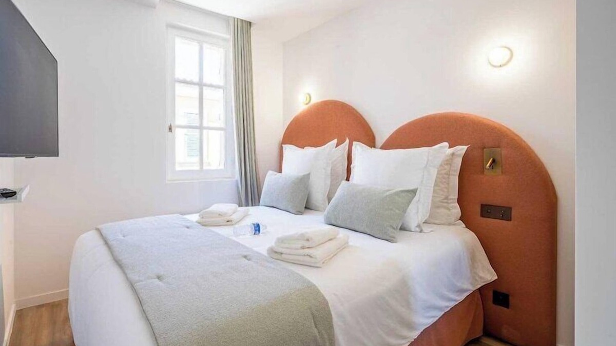 Old Town Apartment | Duplex flat - Hyper centre St Tropez
