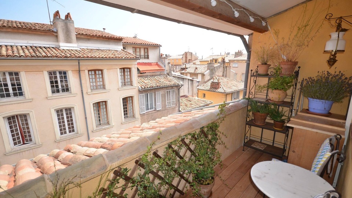 Aix-en-Provence Historic Centre Apartment | Duplex Historic City Center/Rooftop view balcony/air conditioning/free wifi