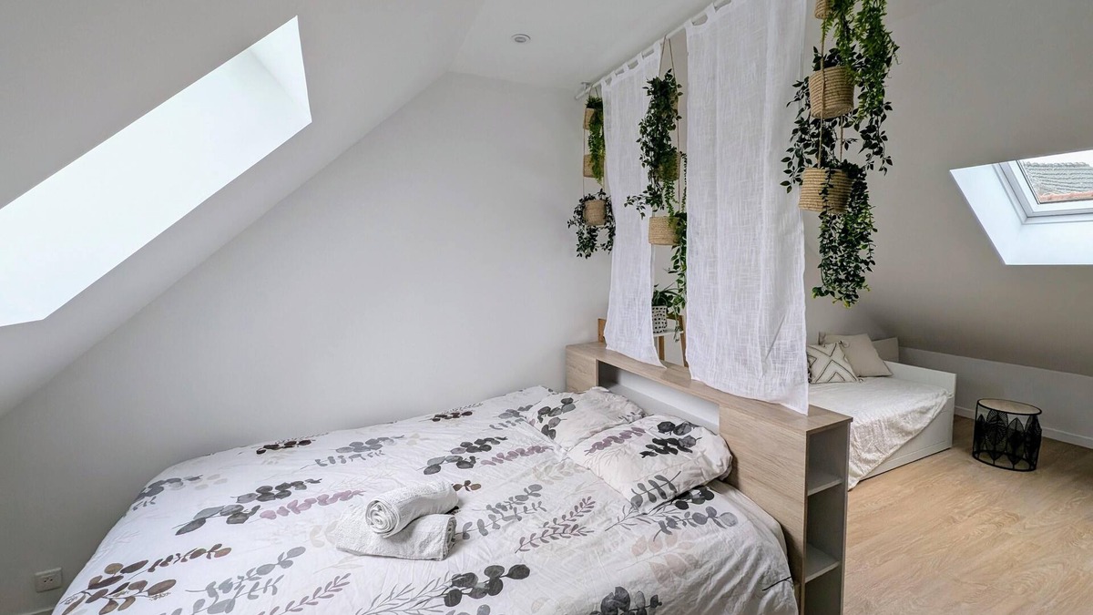 Quincy-Voisins Apartment | Duplex, Sleeps 3 w/Secure Garage, 30min to Disney