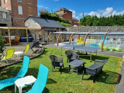 Saint-Hilaire-sur-Helpe House | Duplex Swimming Cats