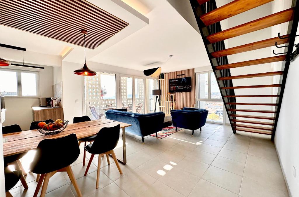 Euromed - La Joliette Apartment | Duplex - Vue Mer exceptionnelle - Quartier Euromed-avec Box
