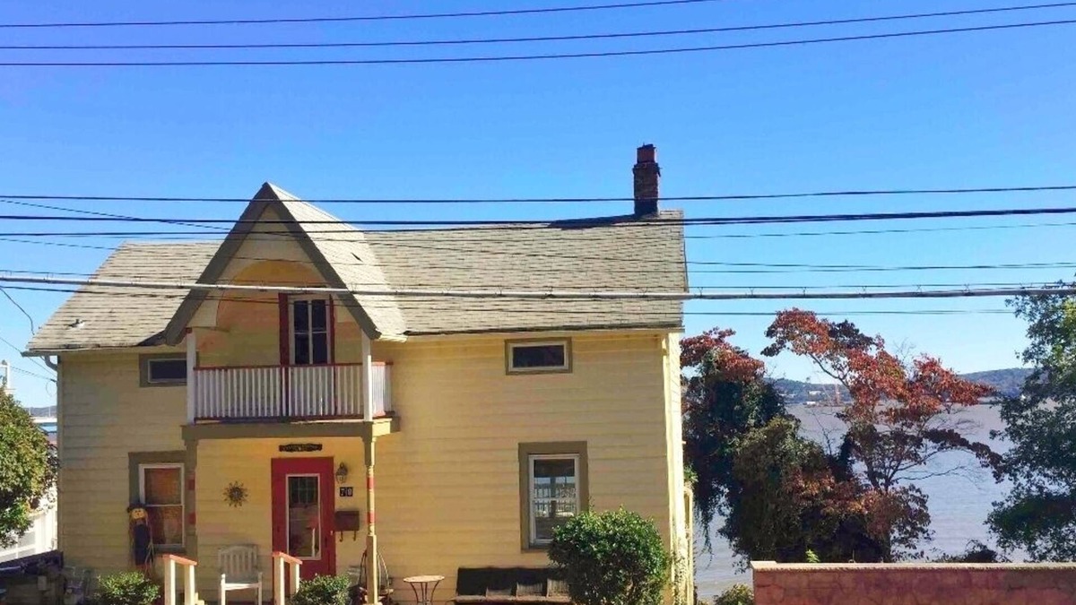Nyack House | Duplex WATERFRONT HOME